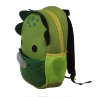 zijkant triceratops rugzak