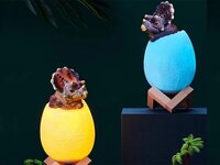 Dino lamp in het donker